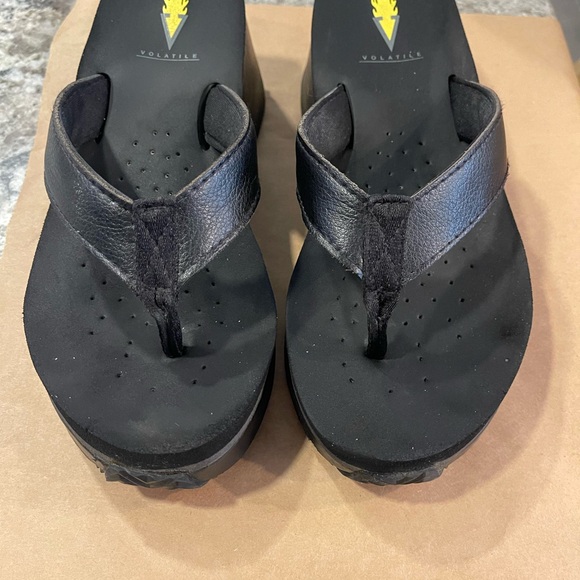 VOLATILE black platform wedge flip flops. 3” heel. - Picture 2 of 6